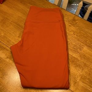 NWT LULULEMON LEGGINGS SIZE 14